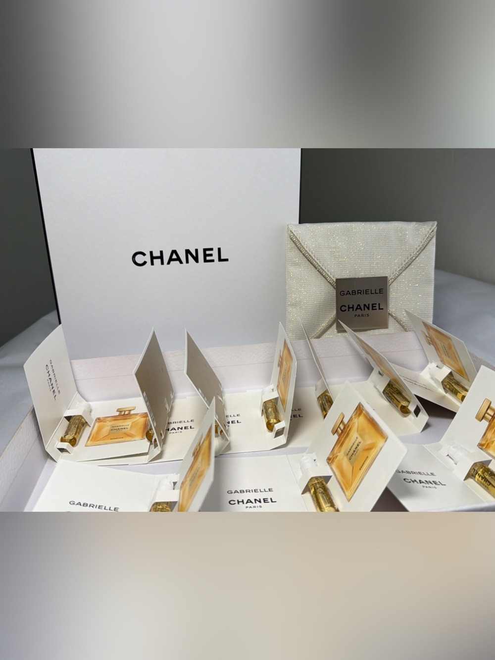 New,unused CHANEL Gabrielle Perfumee3Sample Cards with gift box & limited pouch.